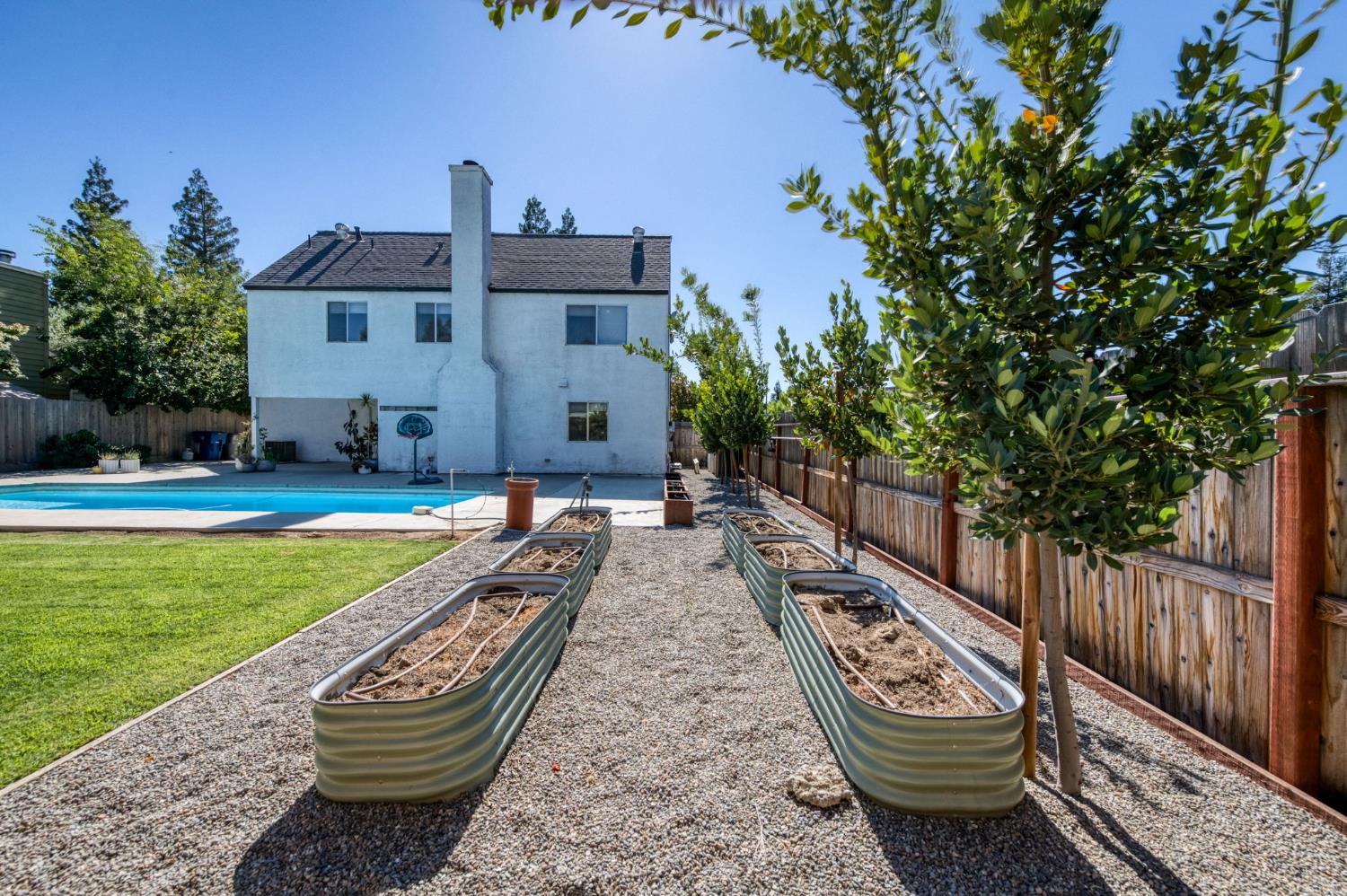 1061 N Adler Ave, Clovis, CA 93611