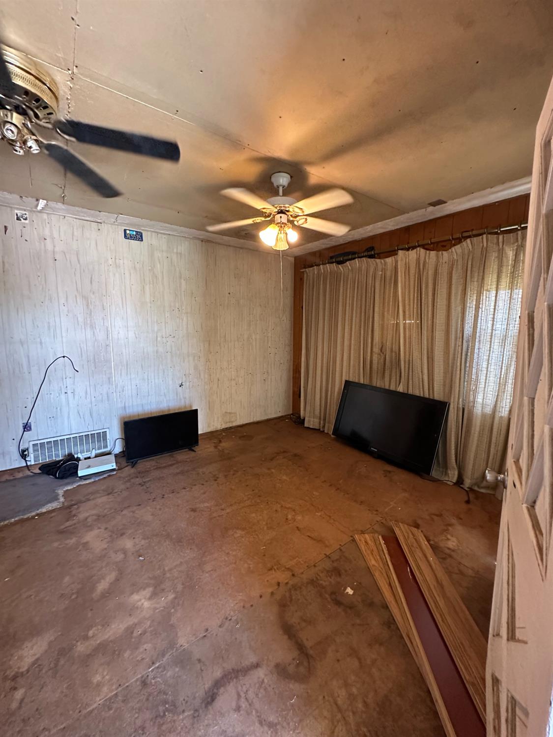 1734 Sylvia St, Selma, CA 93662