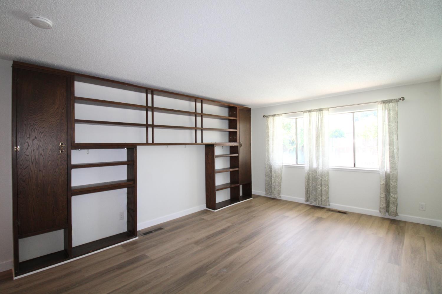 678 E Menlo Ave, Fresno, CA 93710