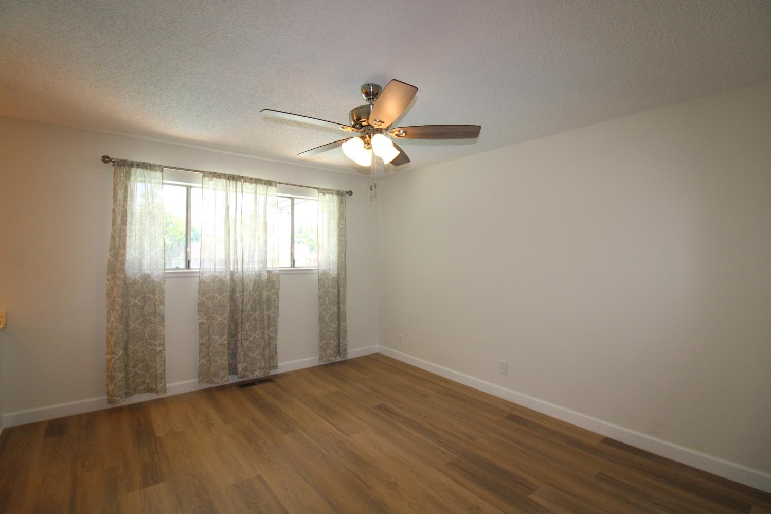 678 E Menlo Ave, Fresno, CA 93710