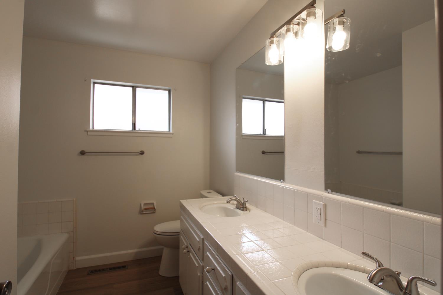 678 E Menlo Ave, Fresno, CA 93710