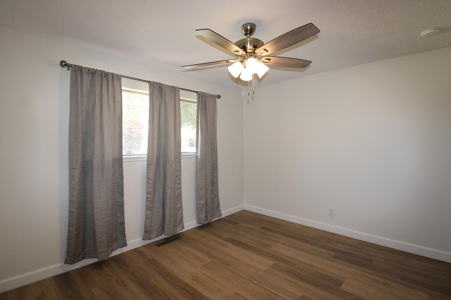 678 E Menlo Ave, Fresno, CA 93710