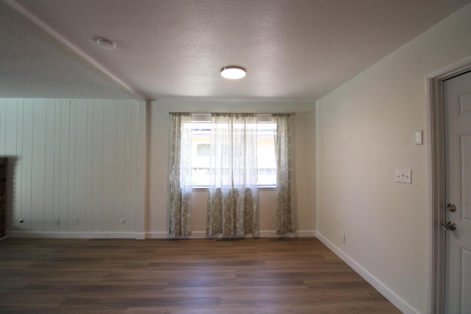 678 E Menlo Ave, Fresno, CA 93710