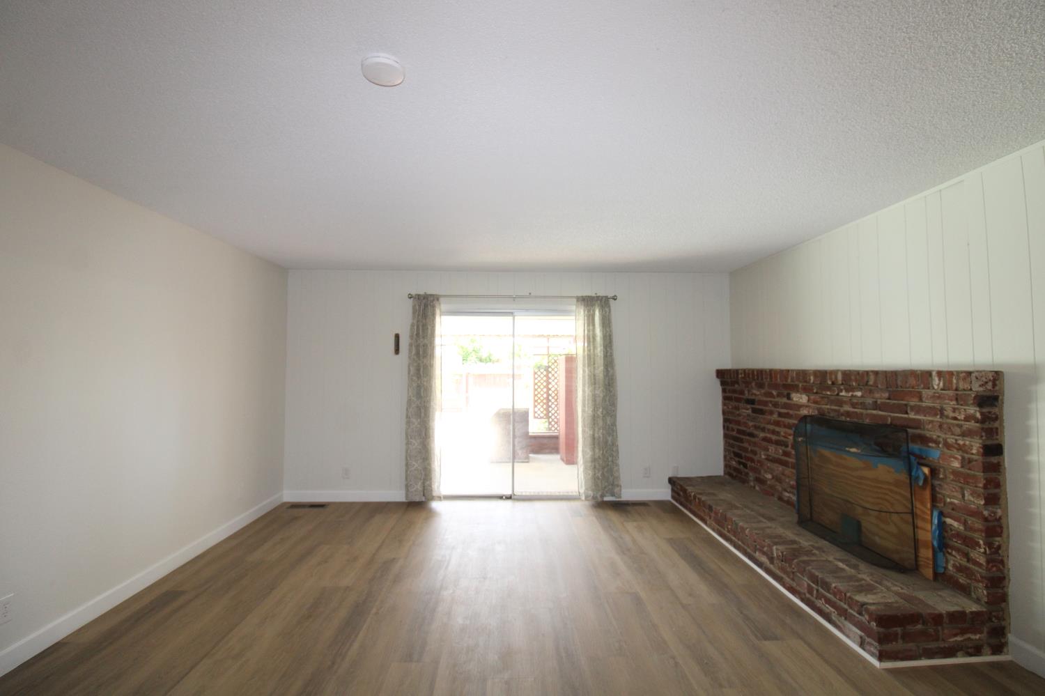 678 E Menlo Ave, Fresno, CA 93710