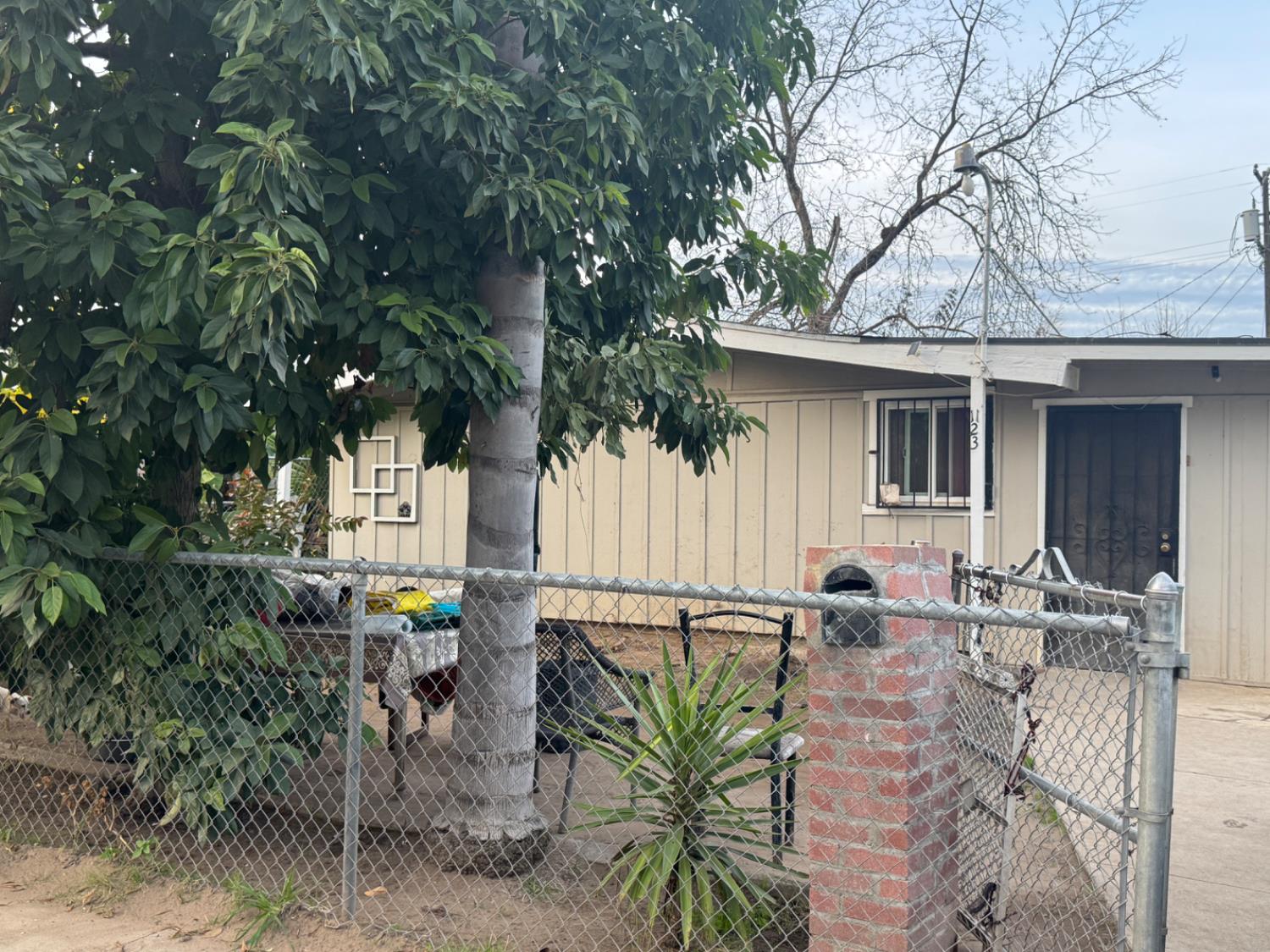1123 E Garrett Ave, Fresno, CA 93706