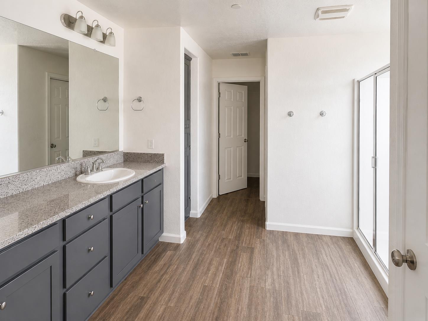 6622 E Berkeley Ave, Fresno, CA 93727