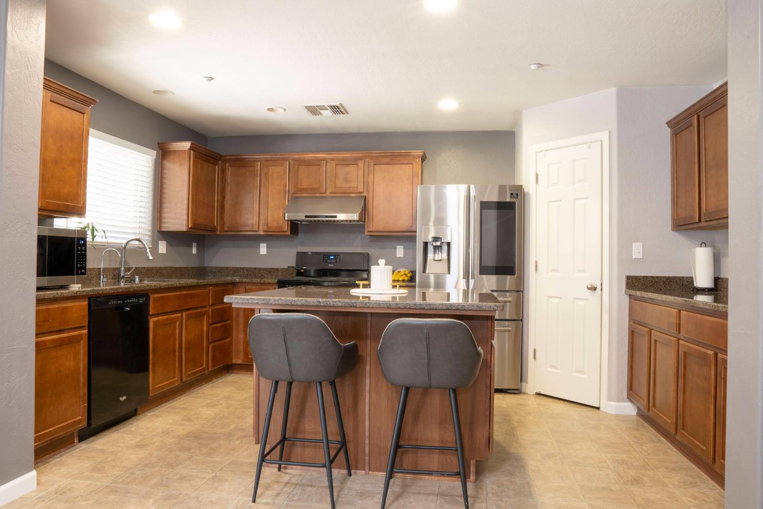 5837 E Platt Ave, Fresno, CA 93727