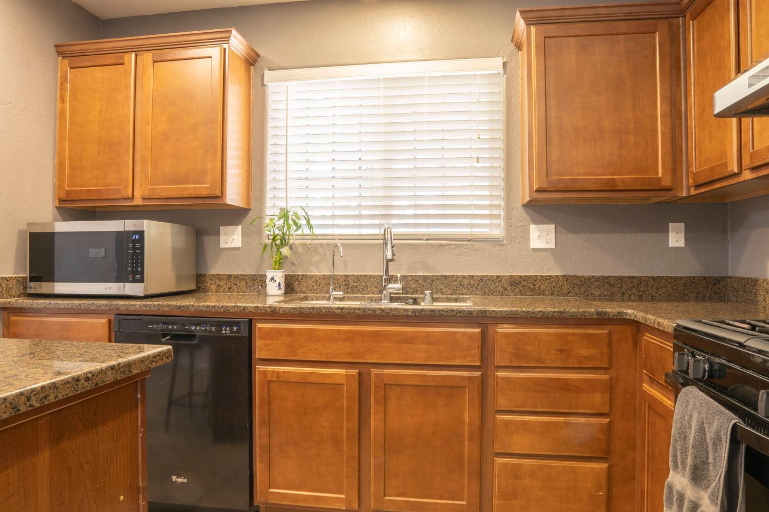 5837 E Platt Ave, Fresno, CA 93727