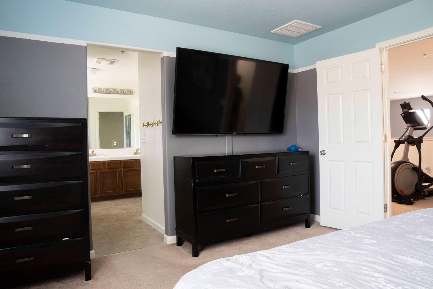 5837 E Platt Ave, Fresno, CA 93727