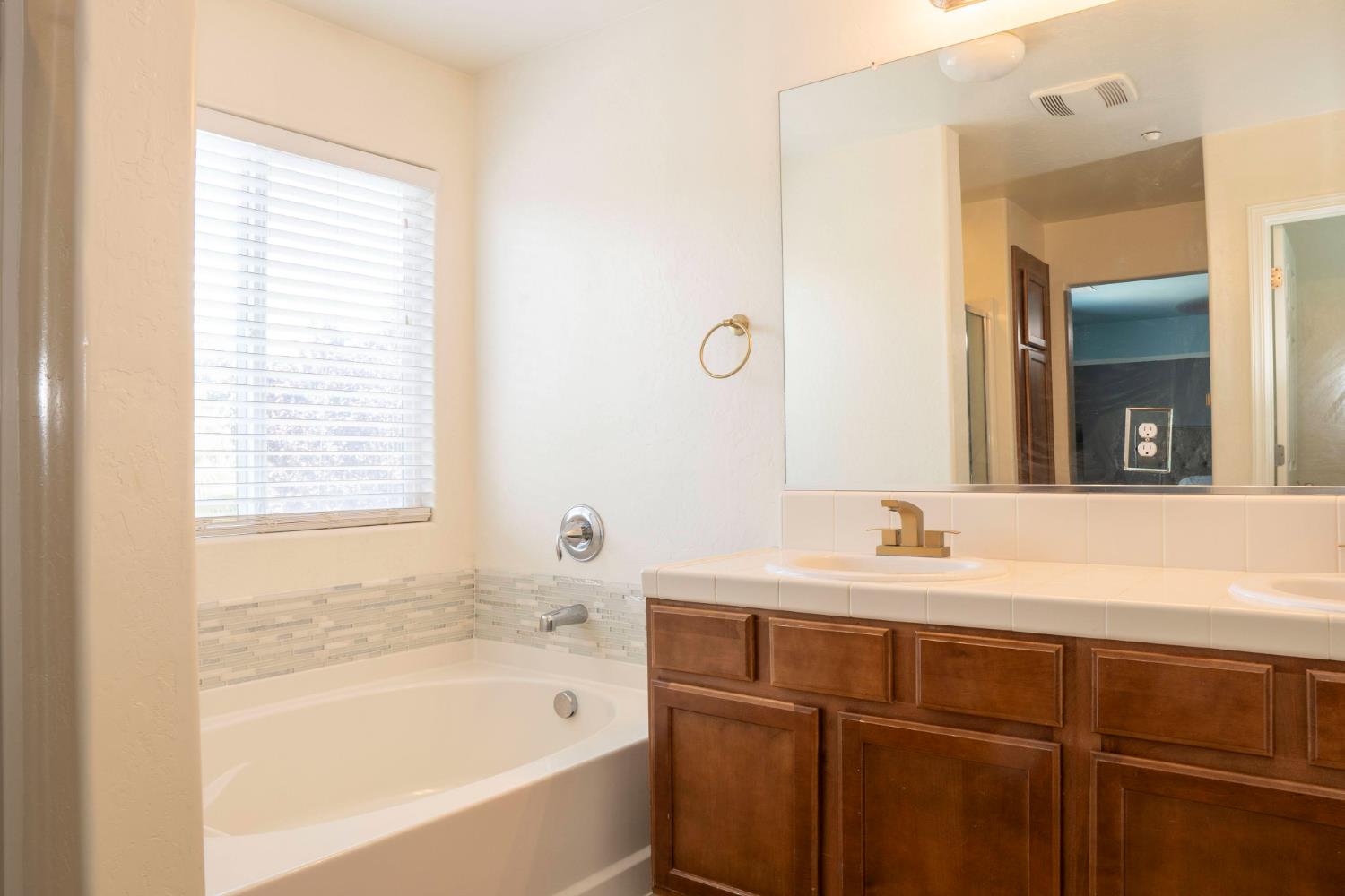 5837 E Platt Ave, Fresno, CA 93727