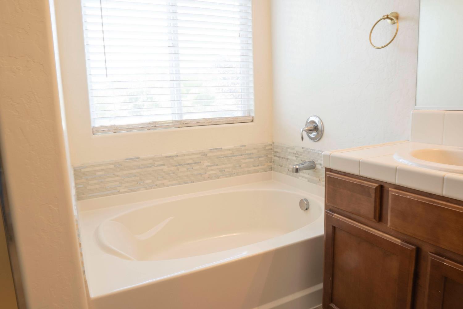 5837 E Platt Ave, Fresno, CA 93727
