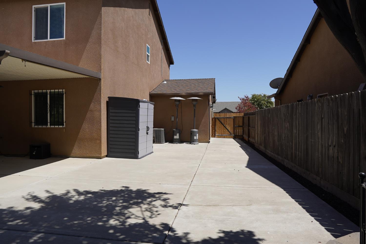 5837 E Platt Ave, Fresno, CA 93727