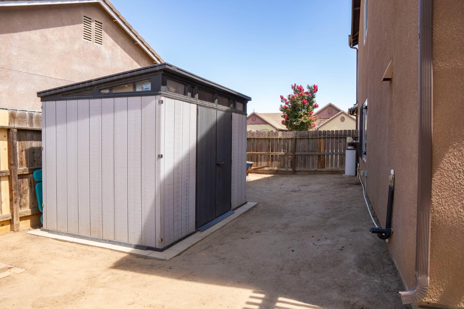 5837 E Platt Ave, Fresno, CA 93727