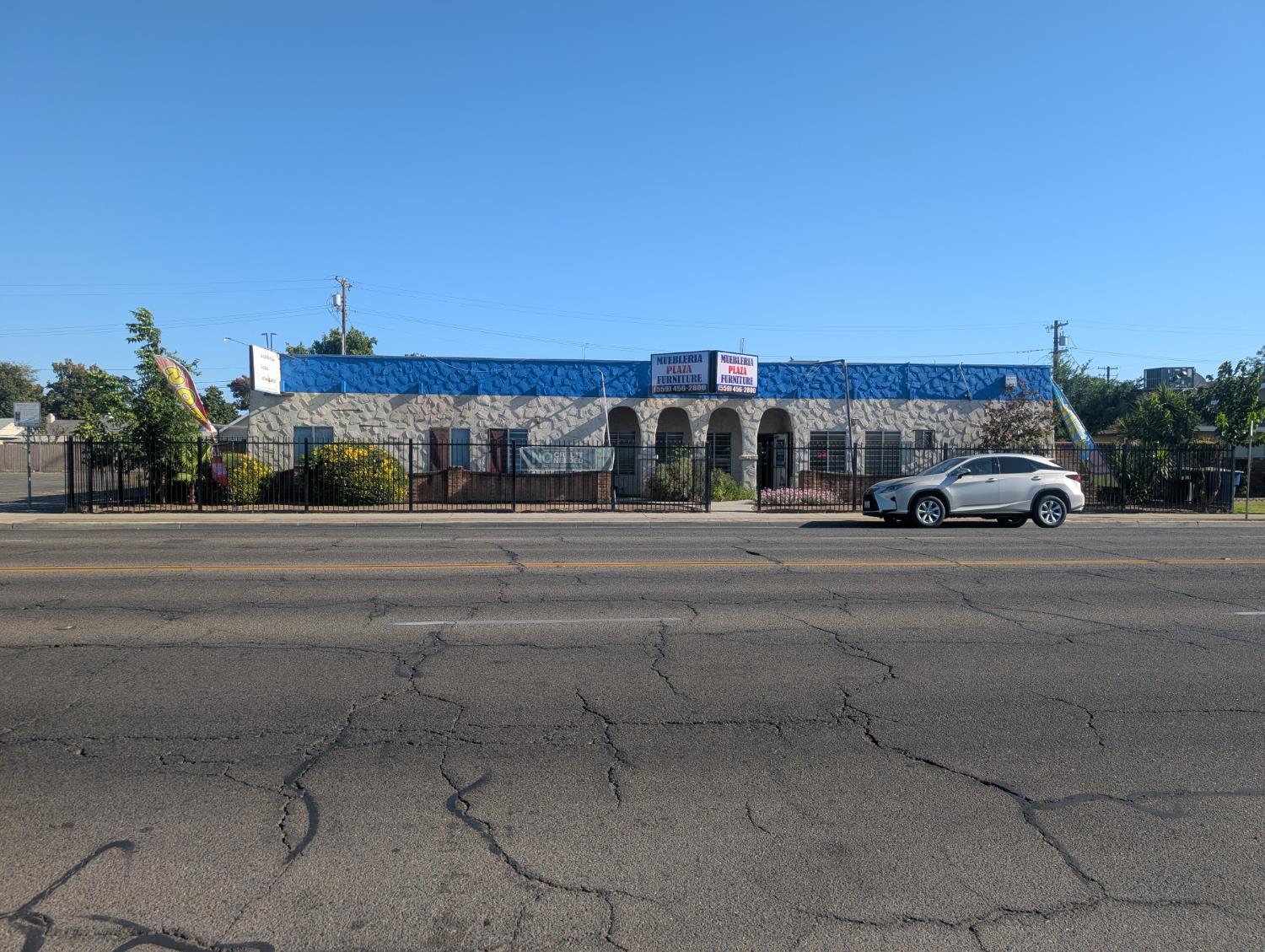 625 W Clinton Ave, Fresno, CA 93705