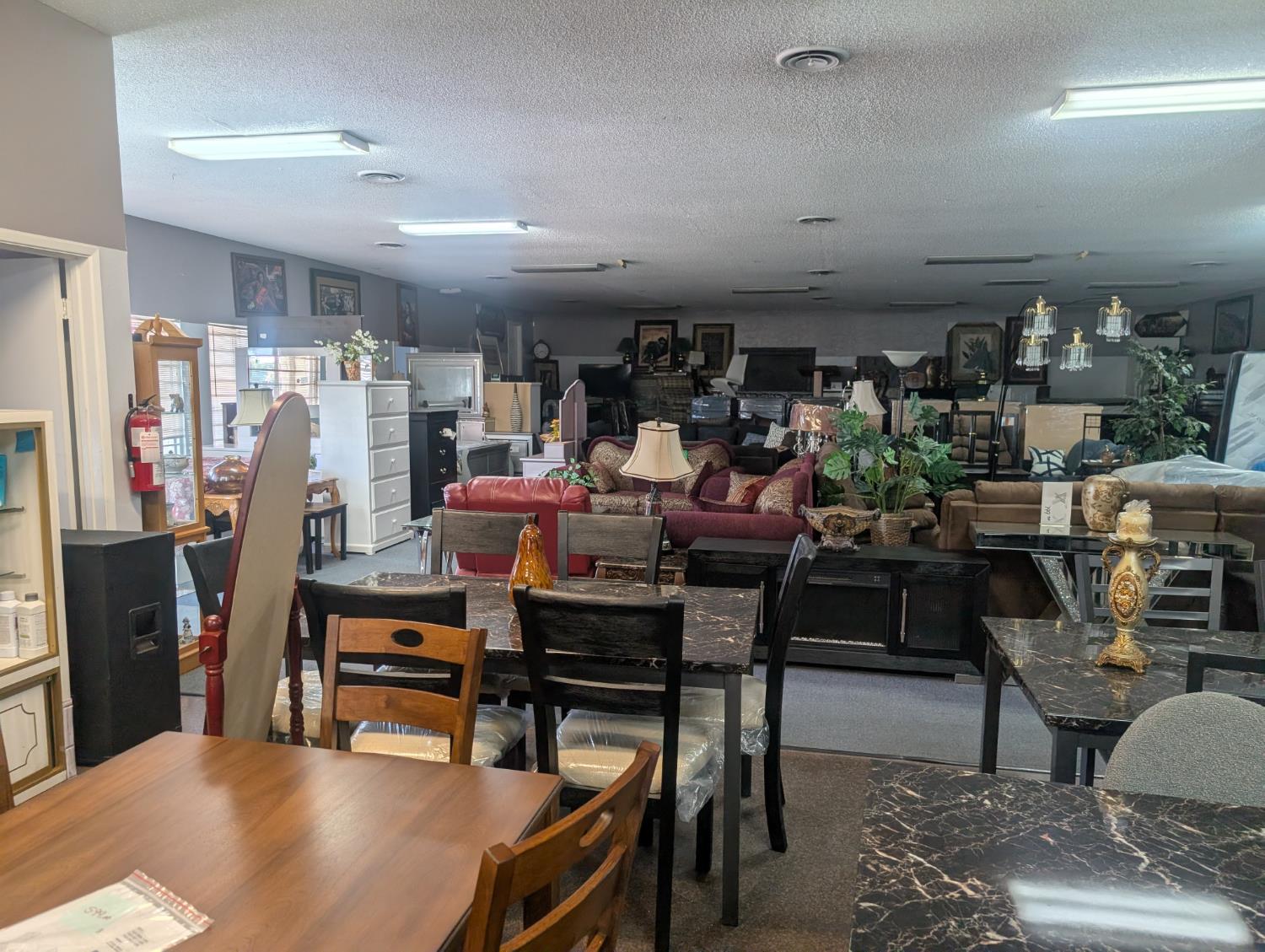 625 W Clinton Ave, Fresno, CA 93705