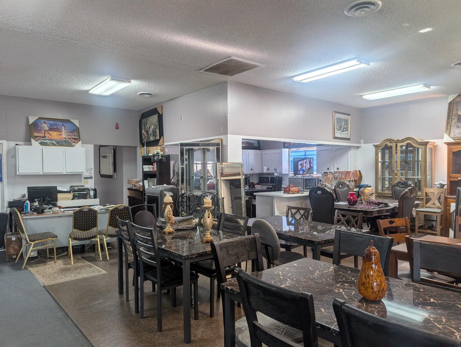 625 W Clinton Ave, Fresno, CA 93705
