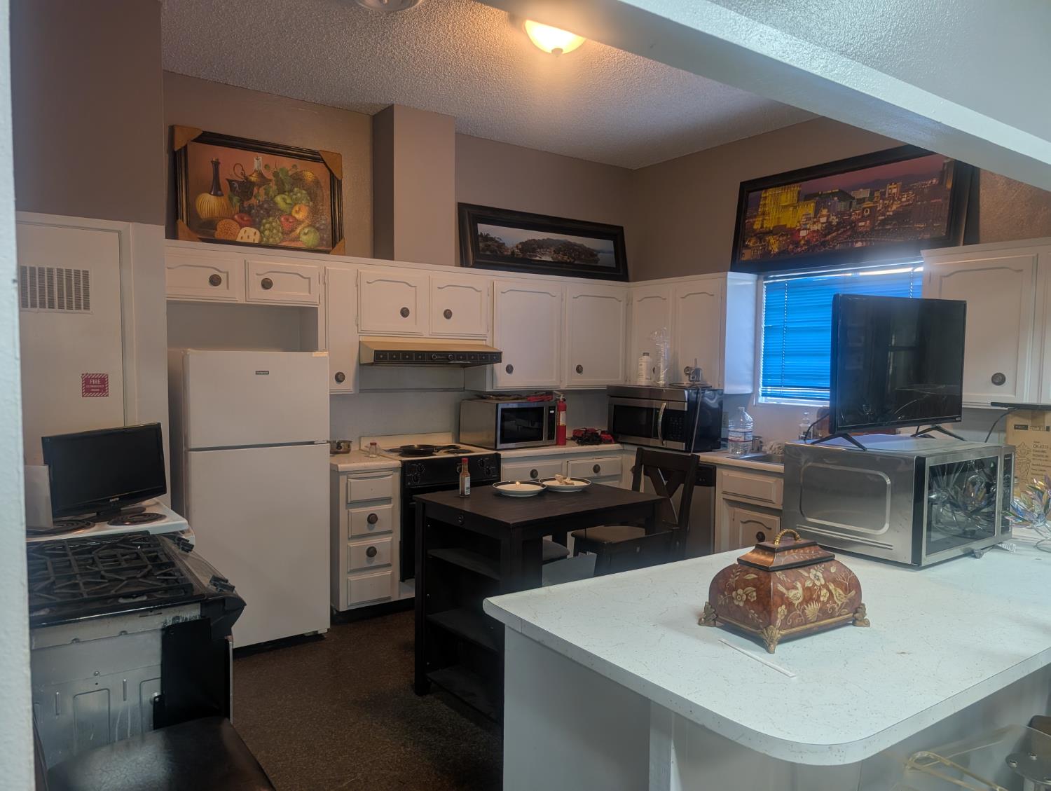 625 W Clinton Ave, Fresno, CA 93705