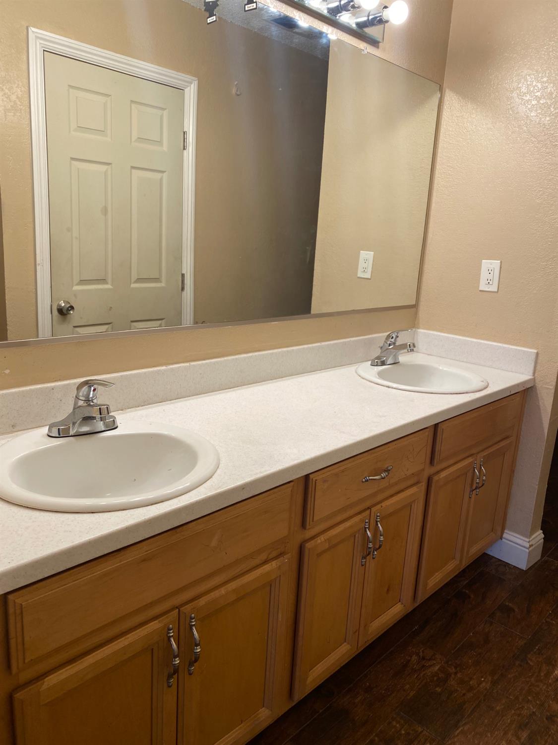 1027 W Dakota #119, Fresno, CA 93705