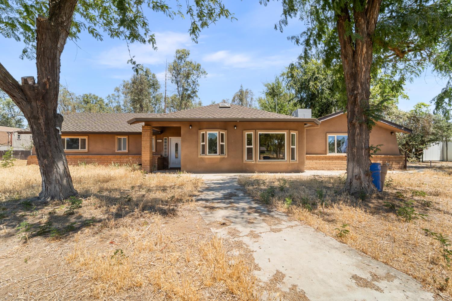 6073 W Clinton Ave, Fresno, CA 93722