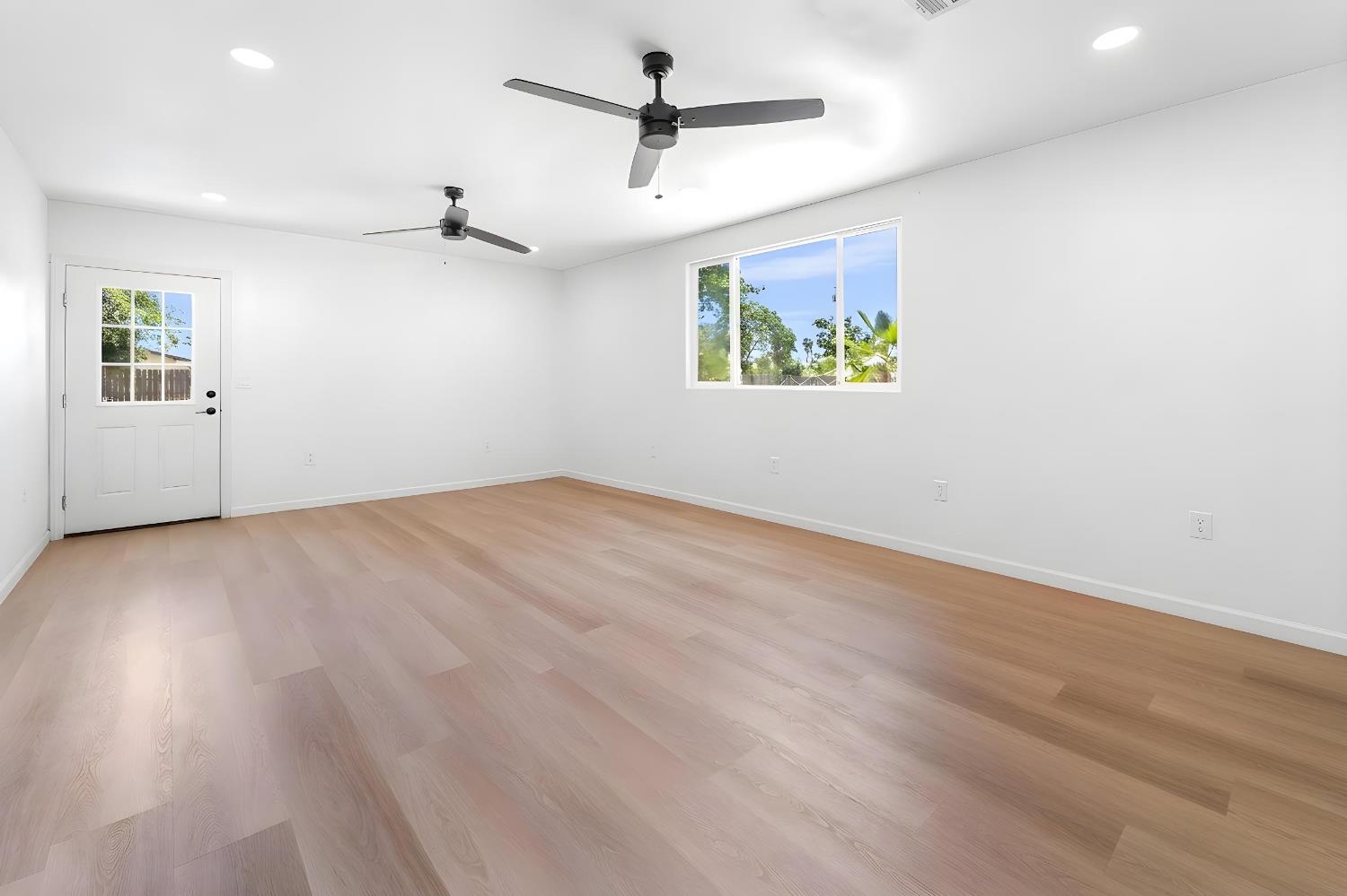 6073 W Clinton Ave, Fresno, CA 93722