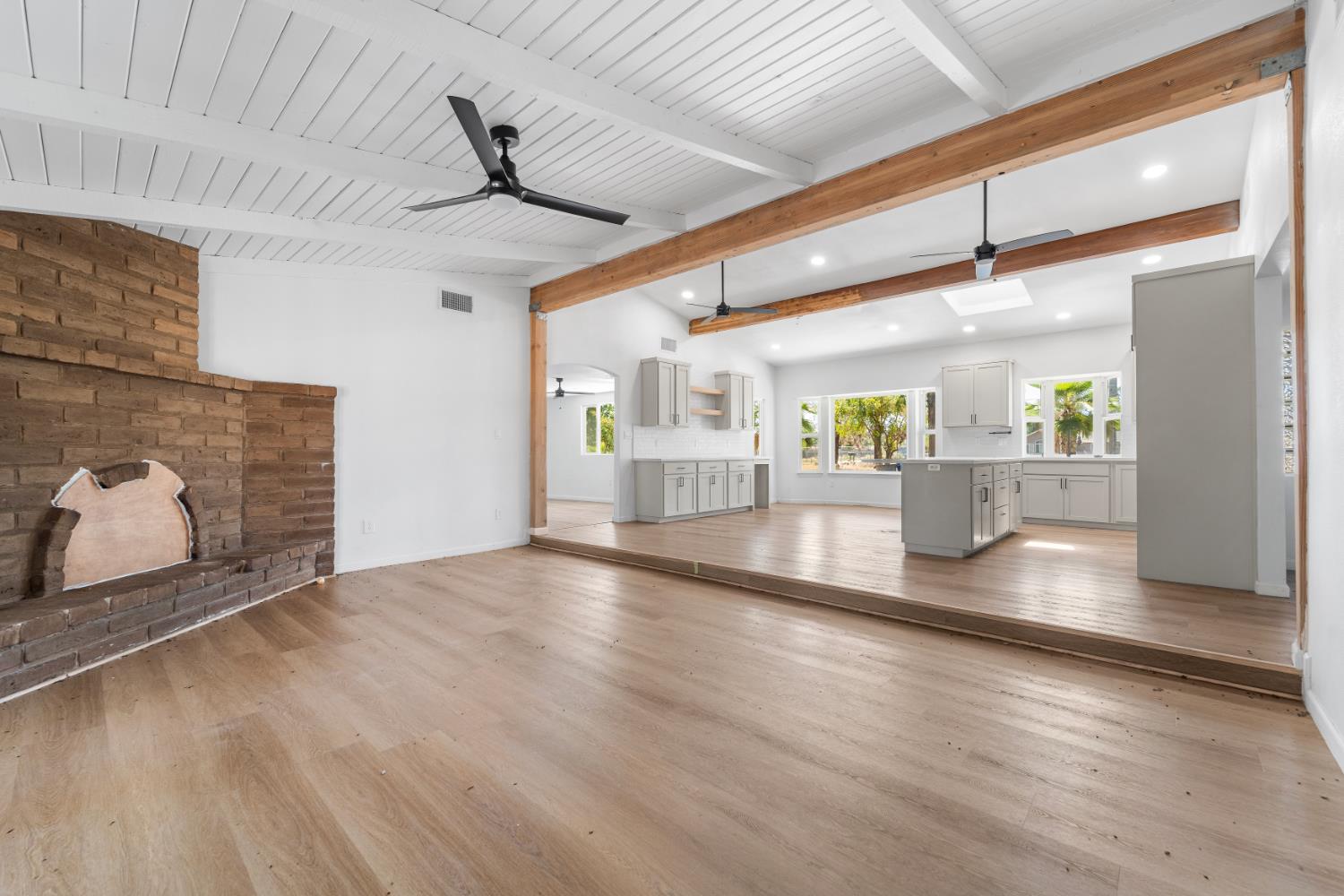 6073 W Clinton Ave, Fresno, CA 93722
