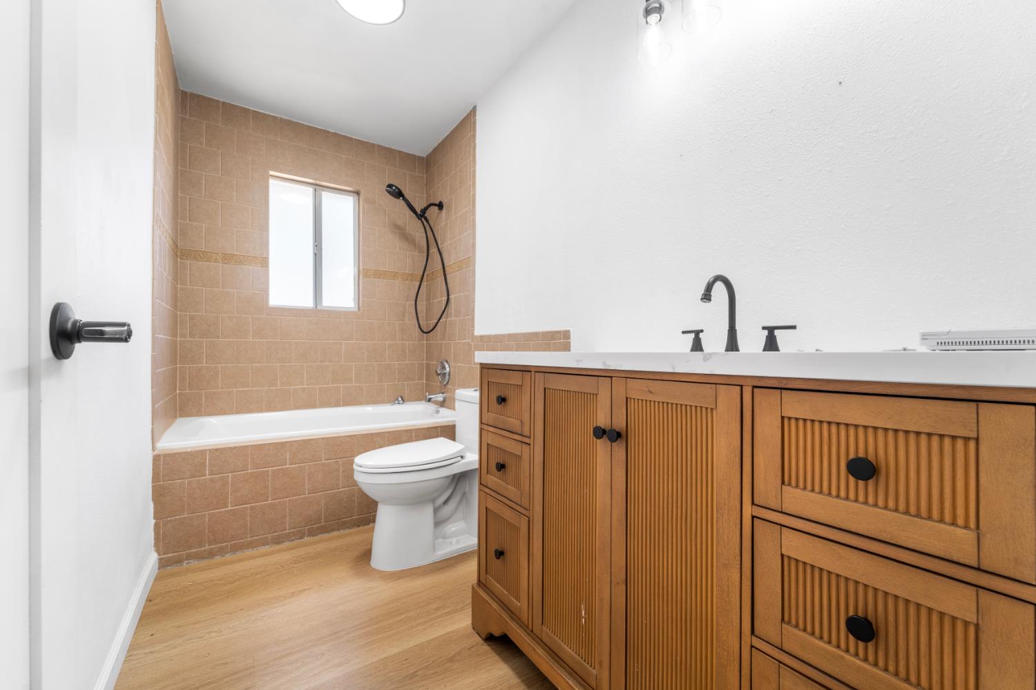 6073 W Clinton Ave, Fresno, CA 93722
