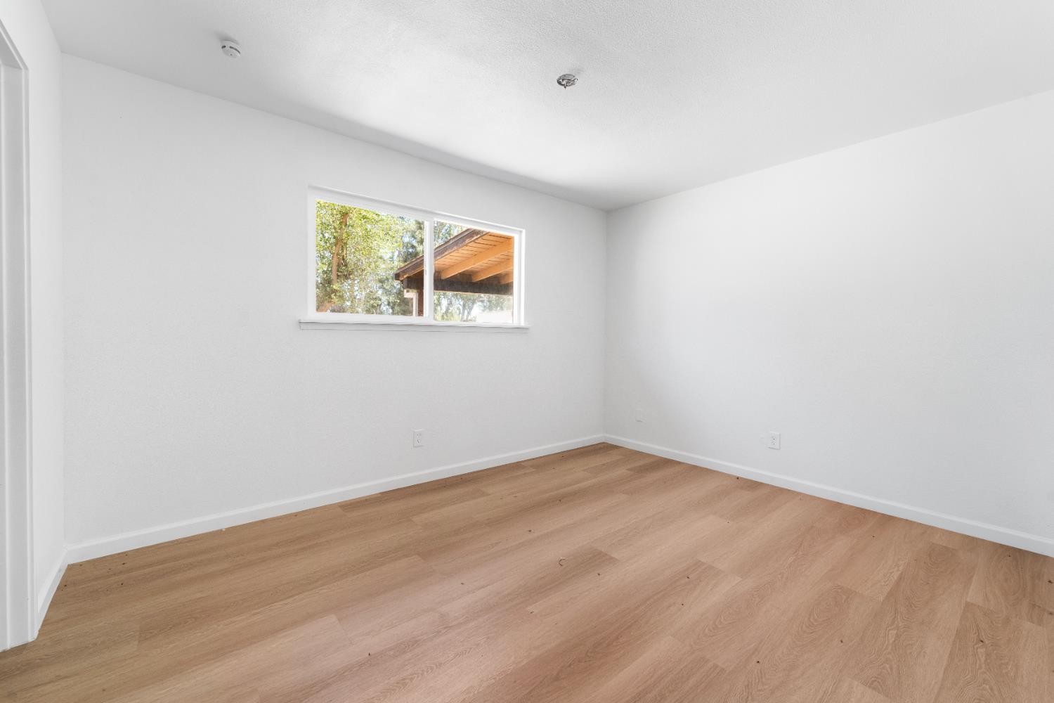 6073 W Clinton Ave, Fresno, CA 93722
