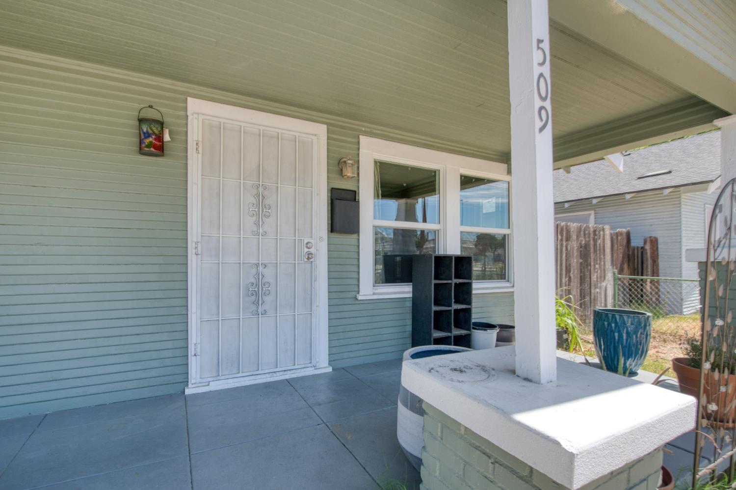 509 E Weldon Ave, Fresno, CA 93704