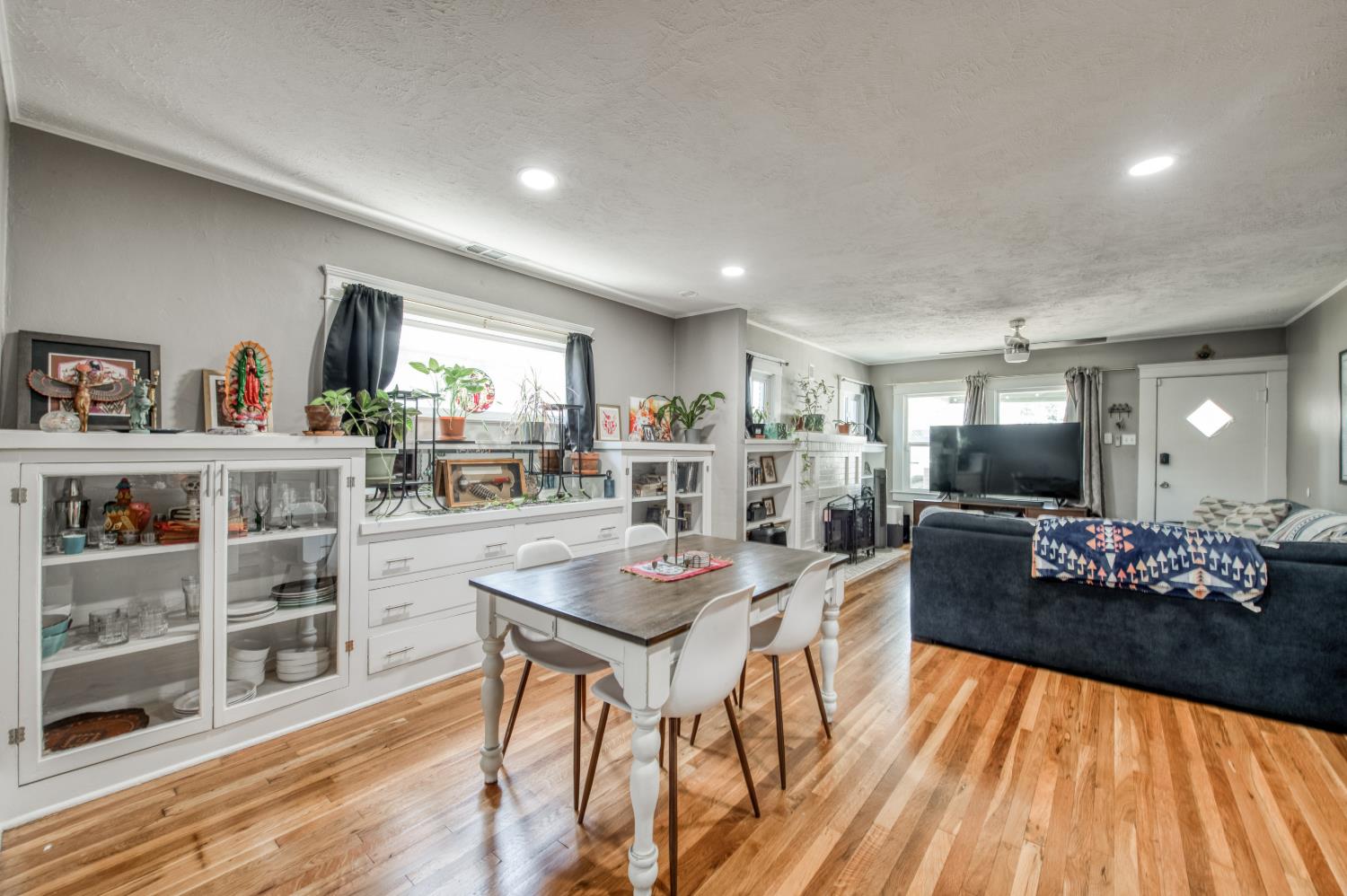 509 E Weldon Ave, Fresno, CA 93704