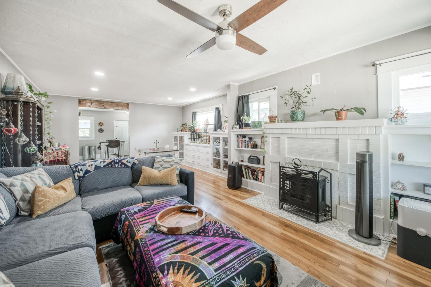 509 E Weldon Ave, Fresno, CA 93704