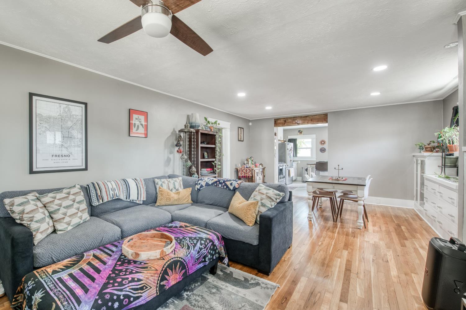 509 E Weldon Ave, Fresno, CA 93704