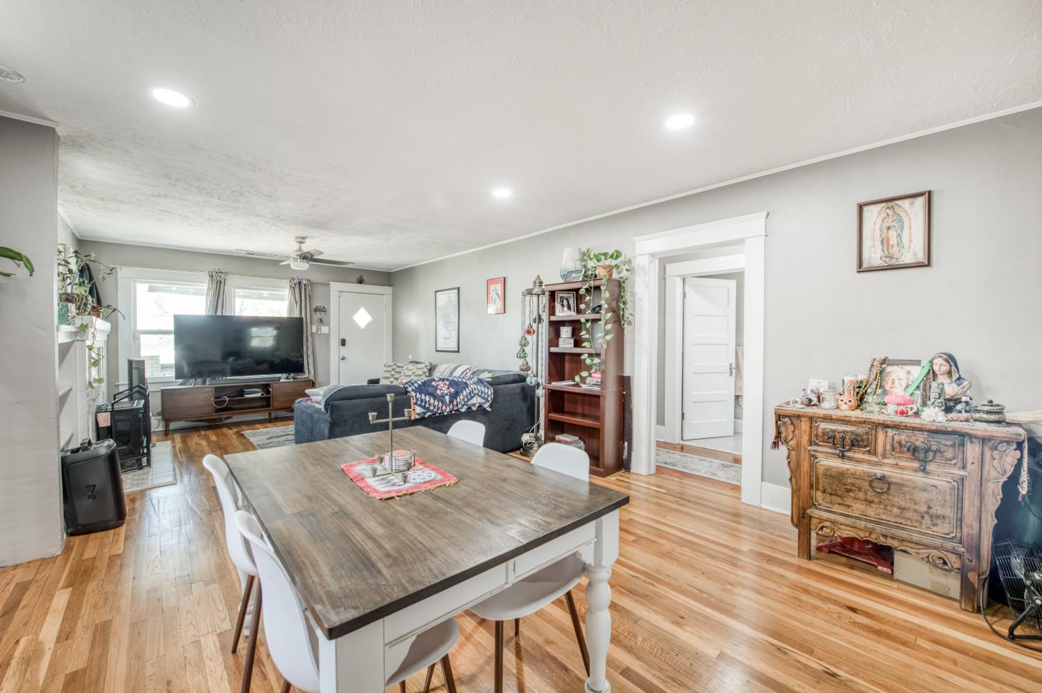 509 E Weldon Ave, Fresno, CA 93704