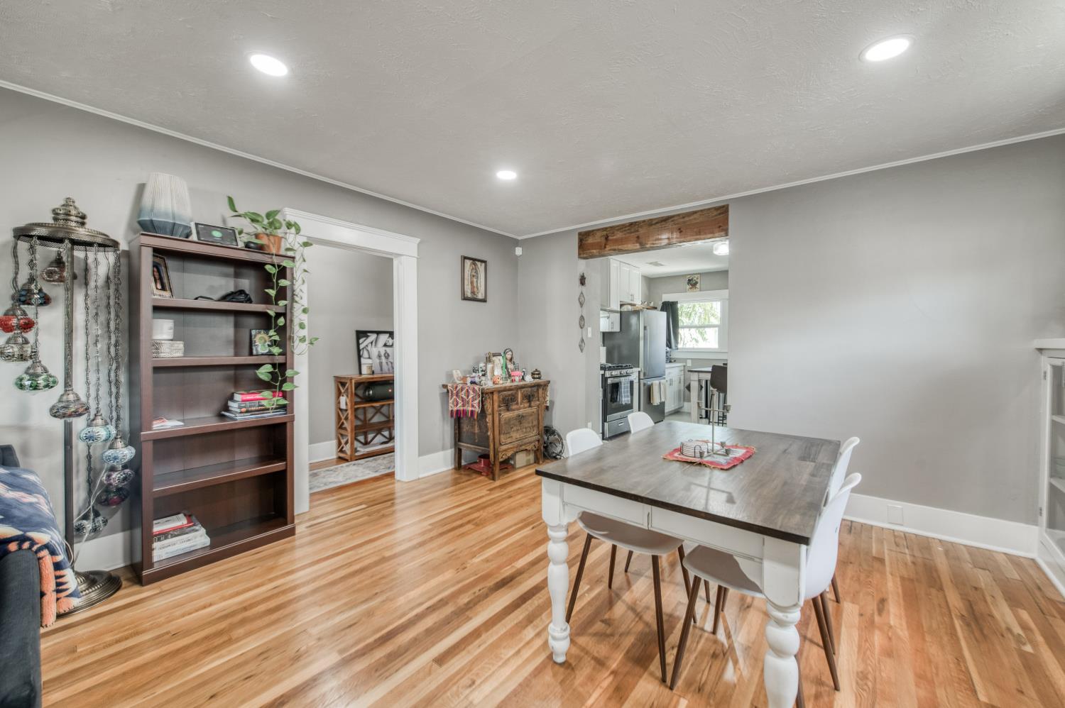 509 E Weldon Ave, Fresno, CA 93704