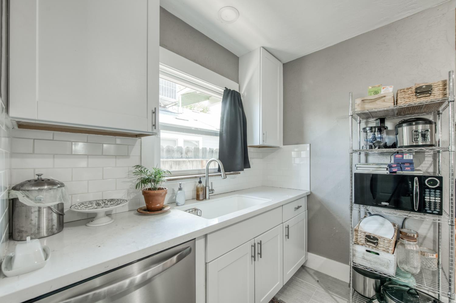 509 E Weldon Ave, Fresno, CA 93704