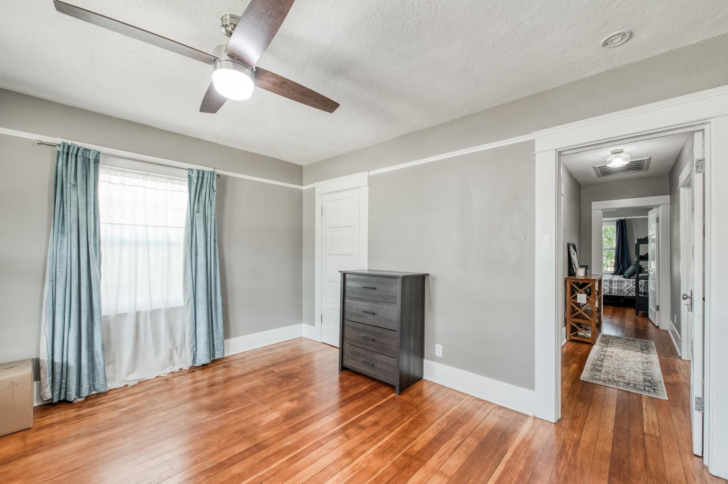 509 E Weldon Ave, Fresno, CA 93704