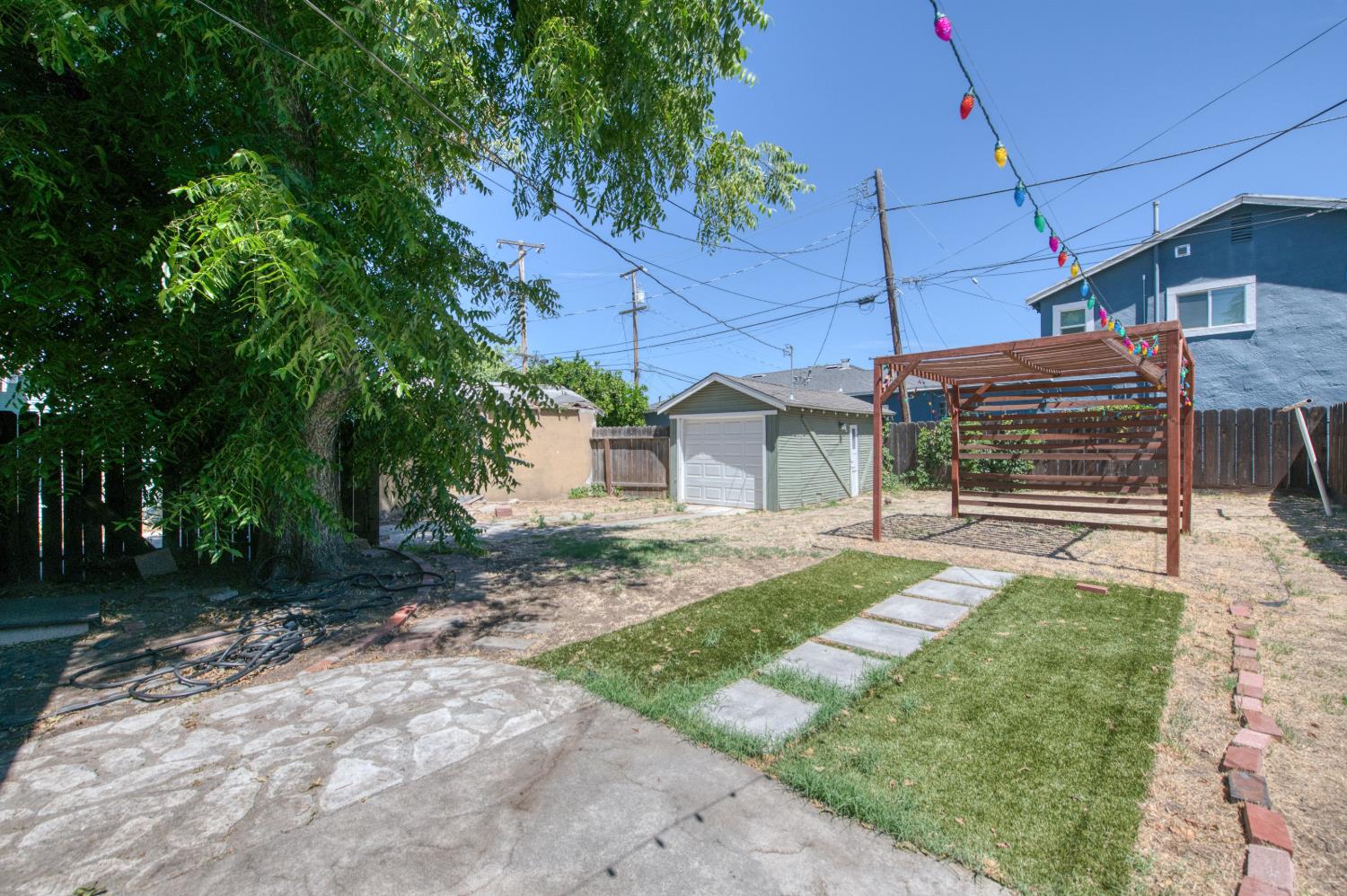 509 E Weldon Ave, Fresno, CA 93704