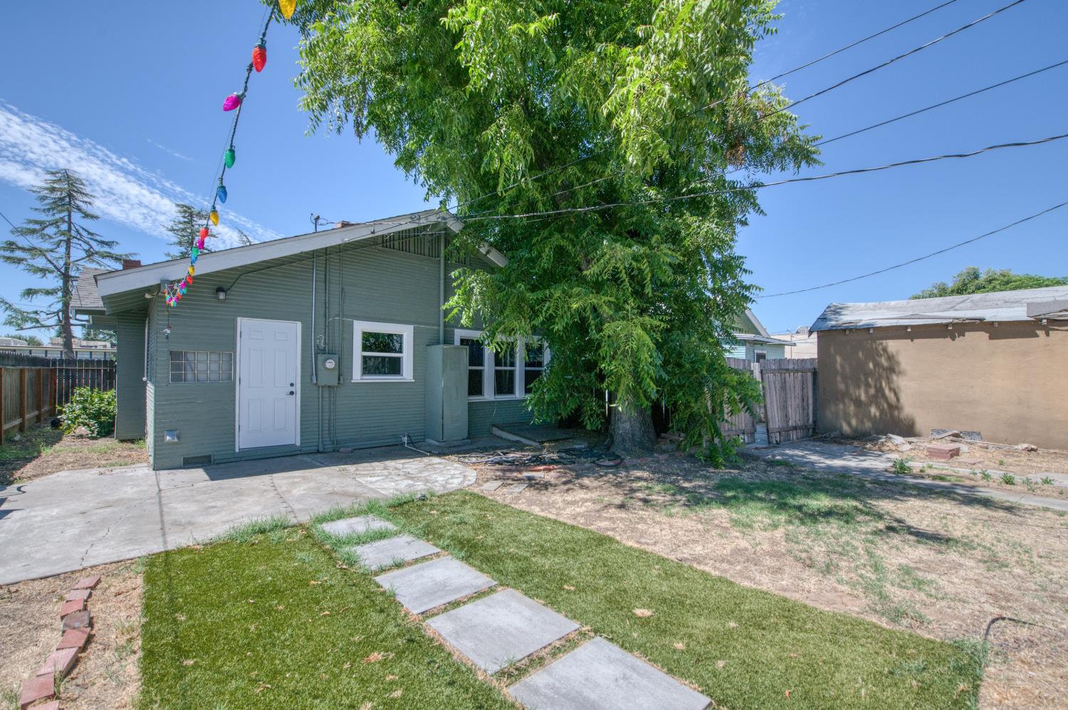 509 E Weldon Ave, Fresno, CA 93704