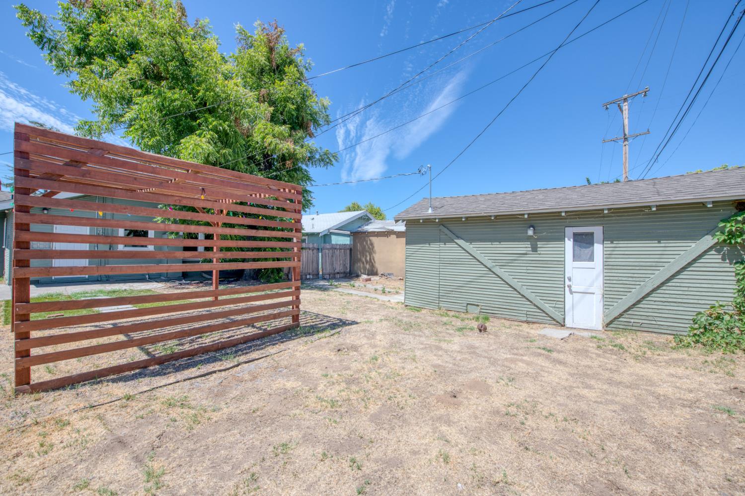 509 E Weldon Ave, Fresno, CA 93704