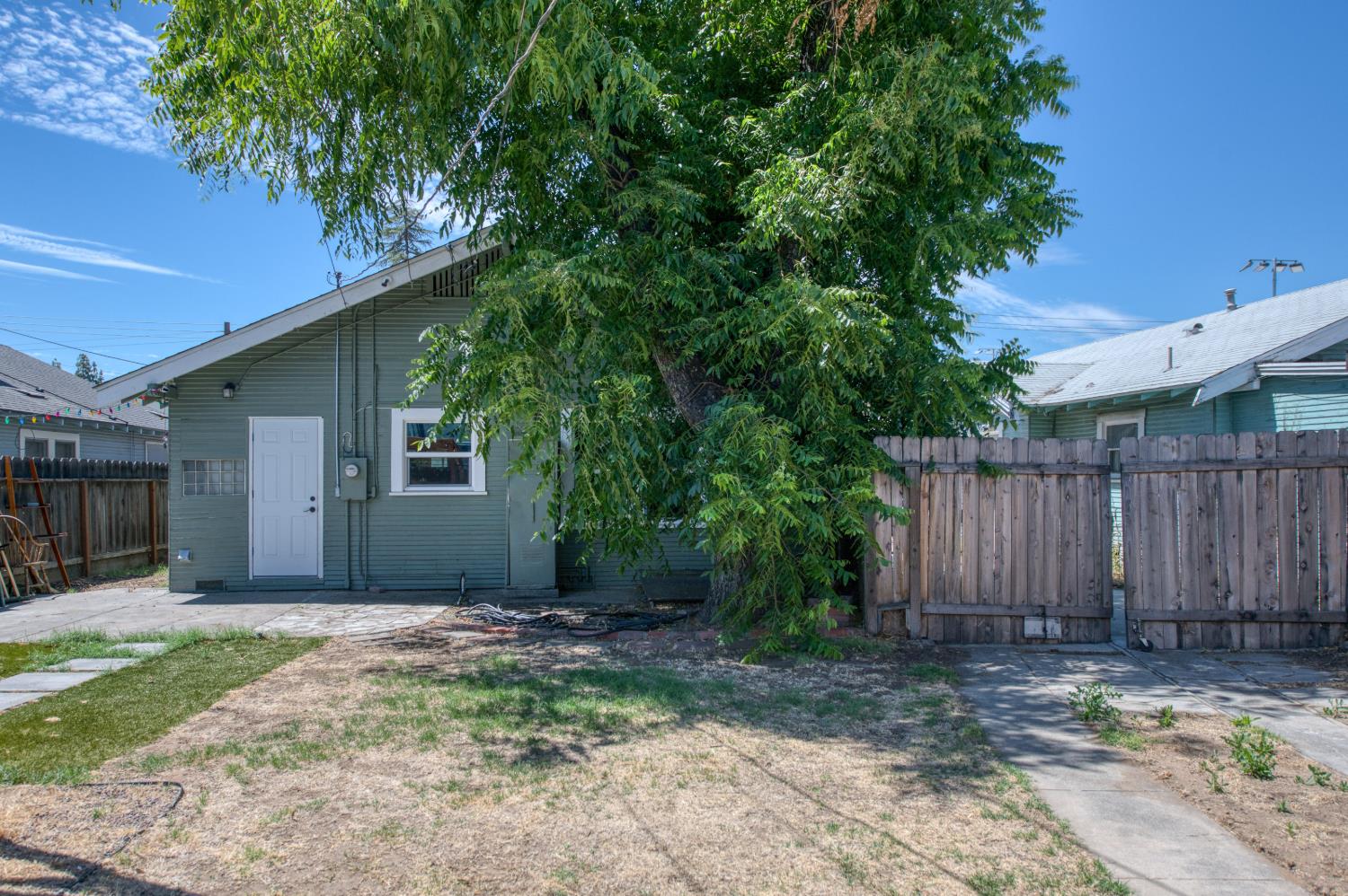 509 E Weldon Ave, Fresno, CA 93704