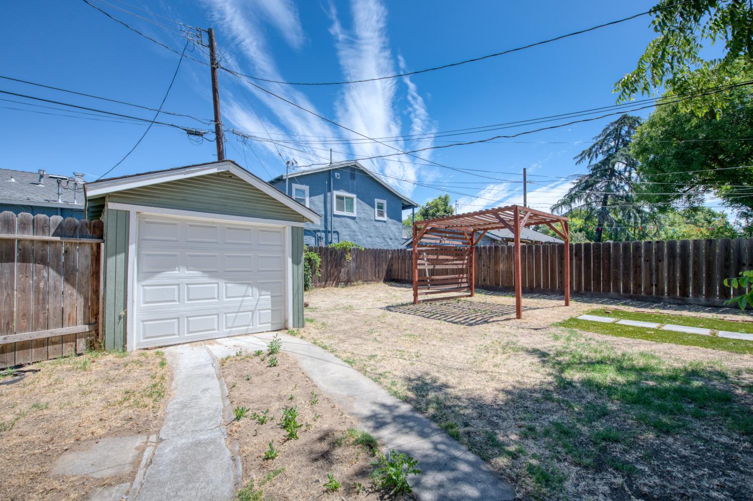 509 E Weldon Ave, Fresno, CA 93704