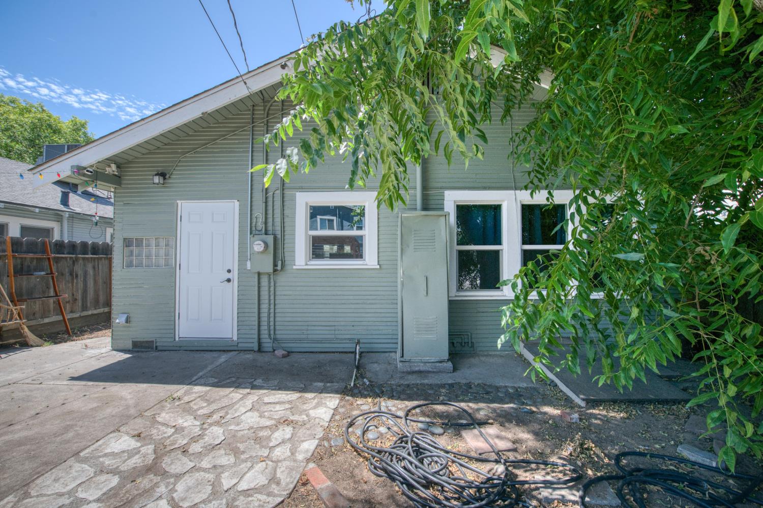 509 E Weldon Ave, Fresno, CA 93704