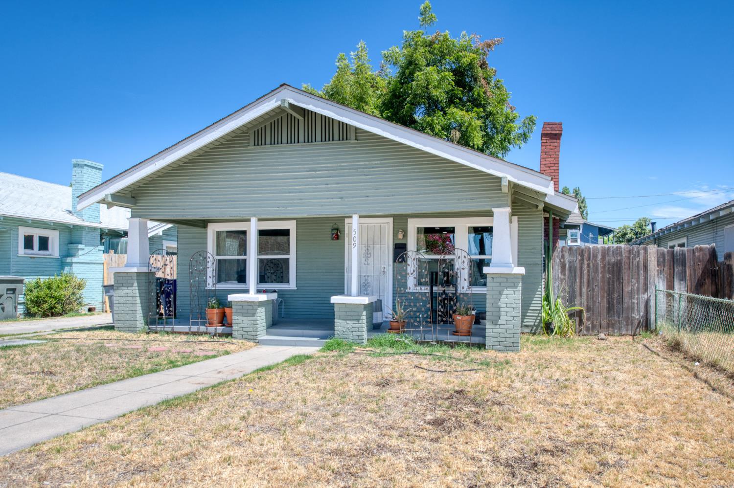 509 E Weldon Ave, Fresno, CA 93704