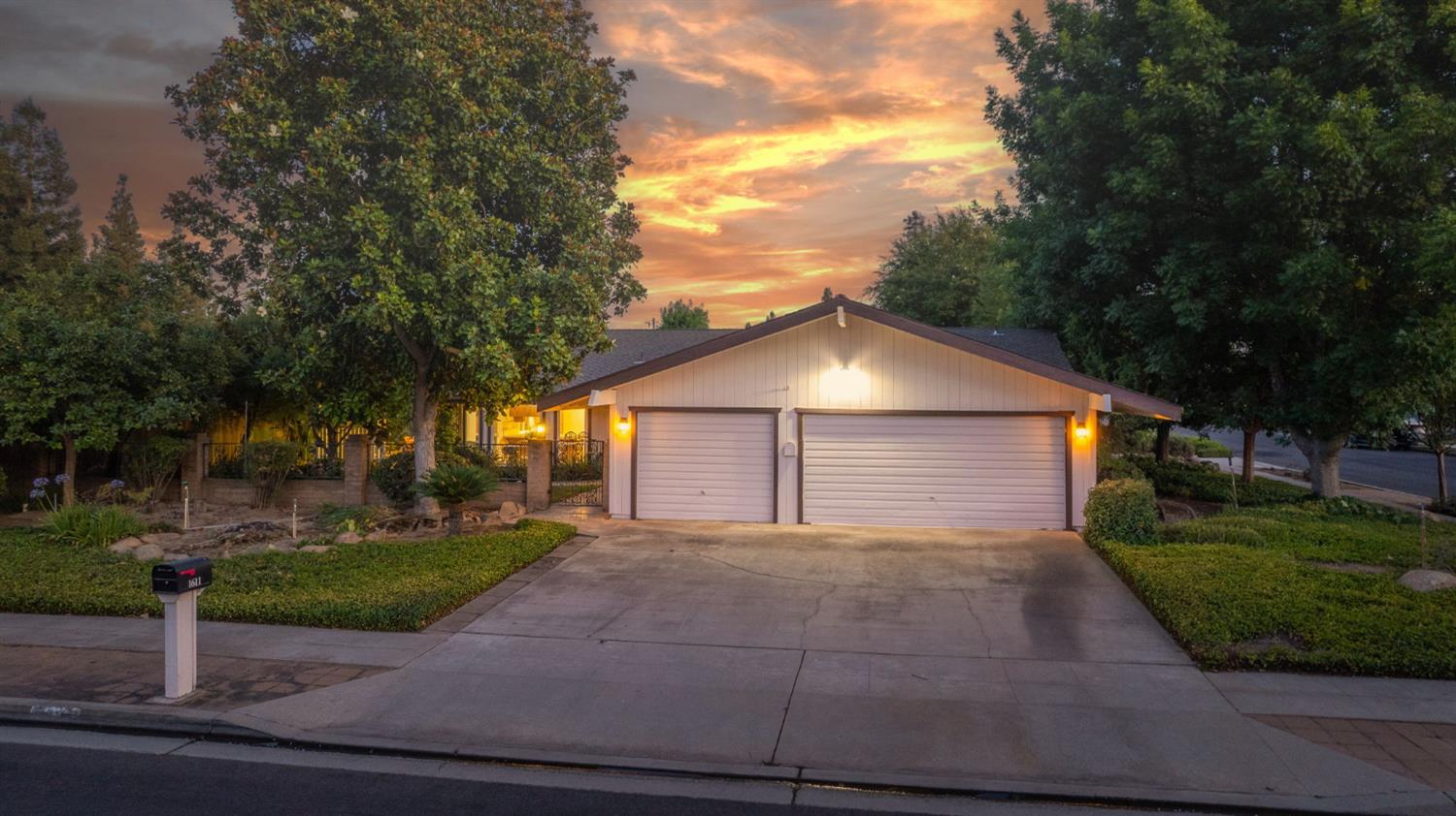 1611 W Mesa Ave, Fresno, CA 93711