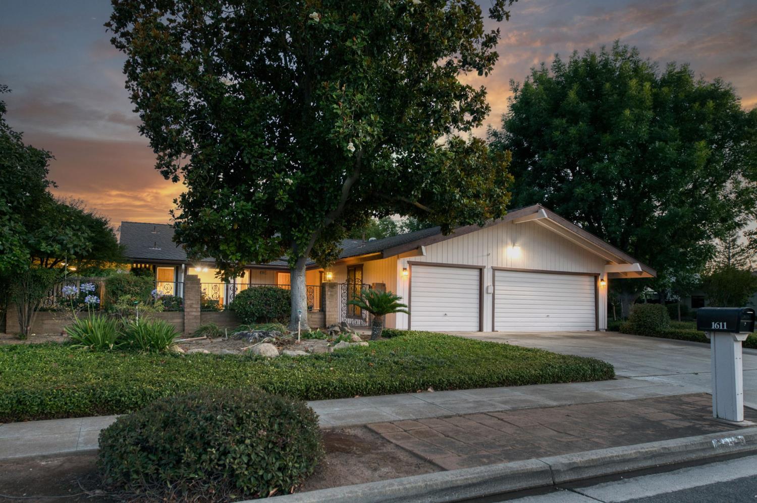 1611 W Mesa Ave, Fresno, CA 93711