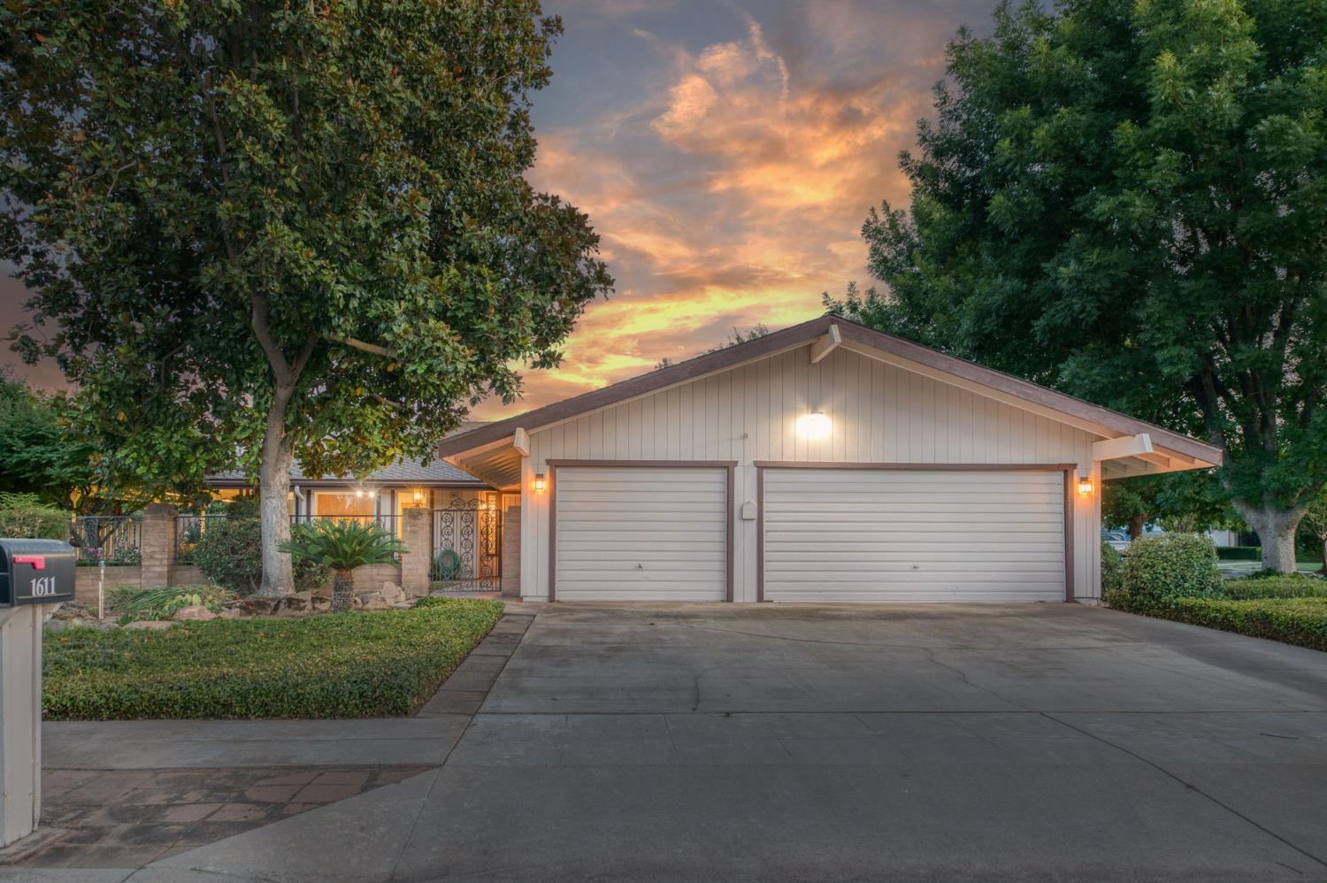 1611 W Mesa Ave, Fresno, CA 93711