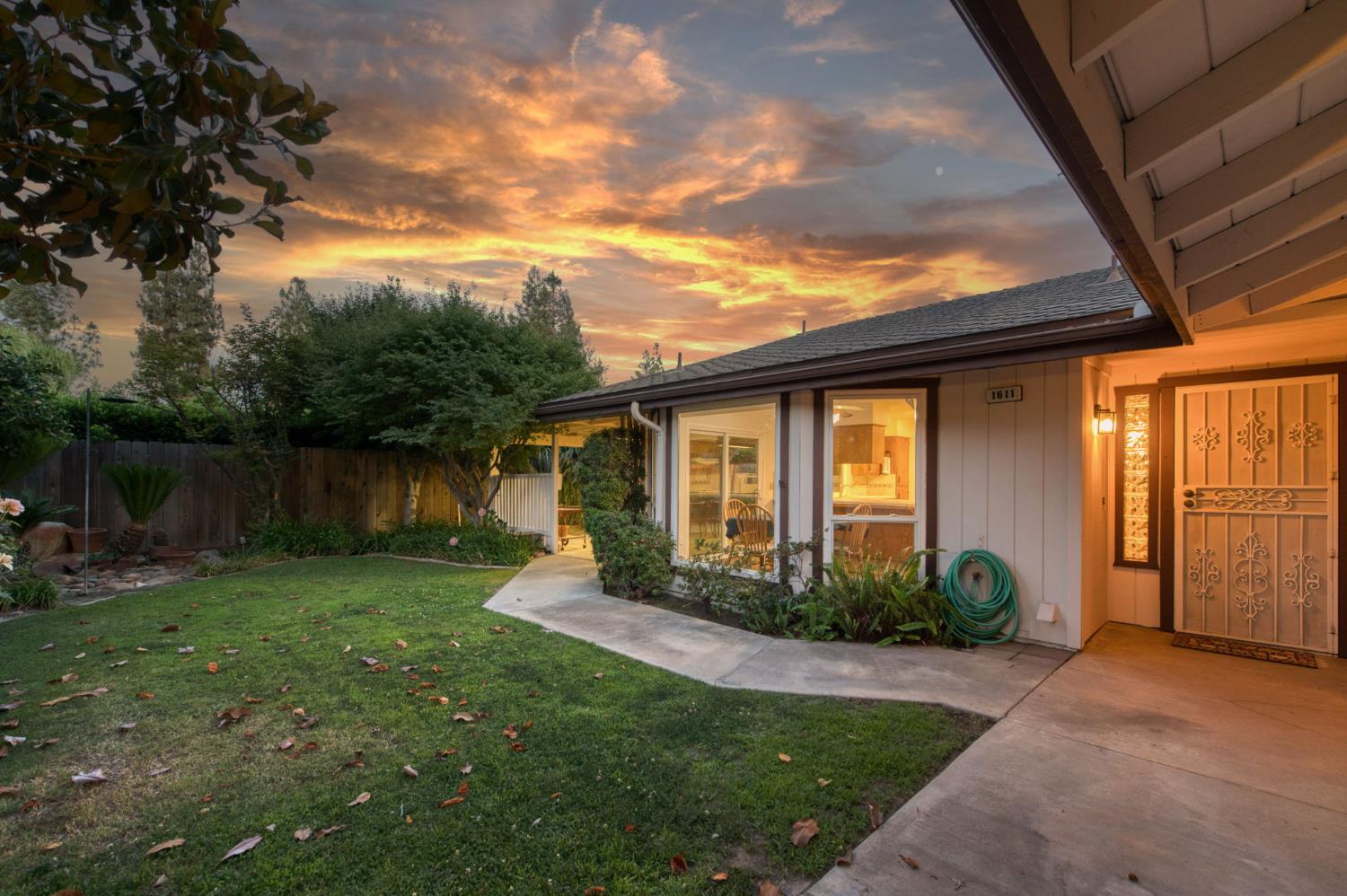 1611 W Mesa Ave, Fresno, CA 93711