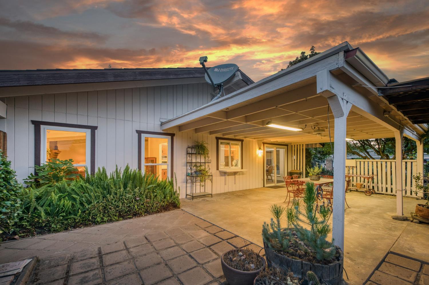 1611 W Mesa Ave, Fresno, CA 93711