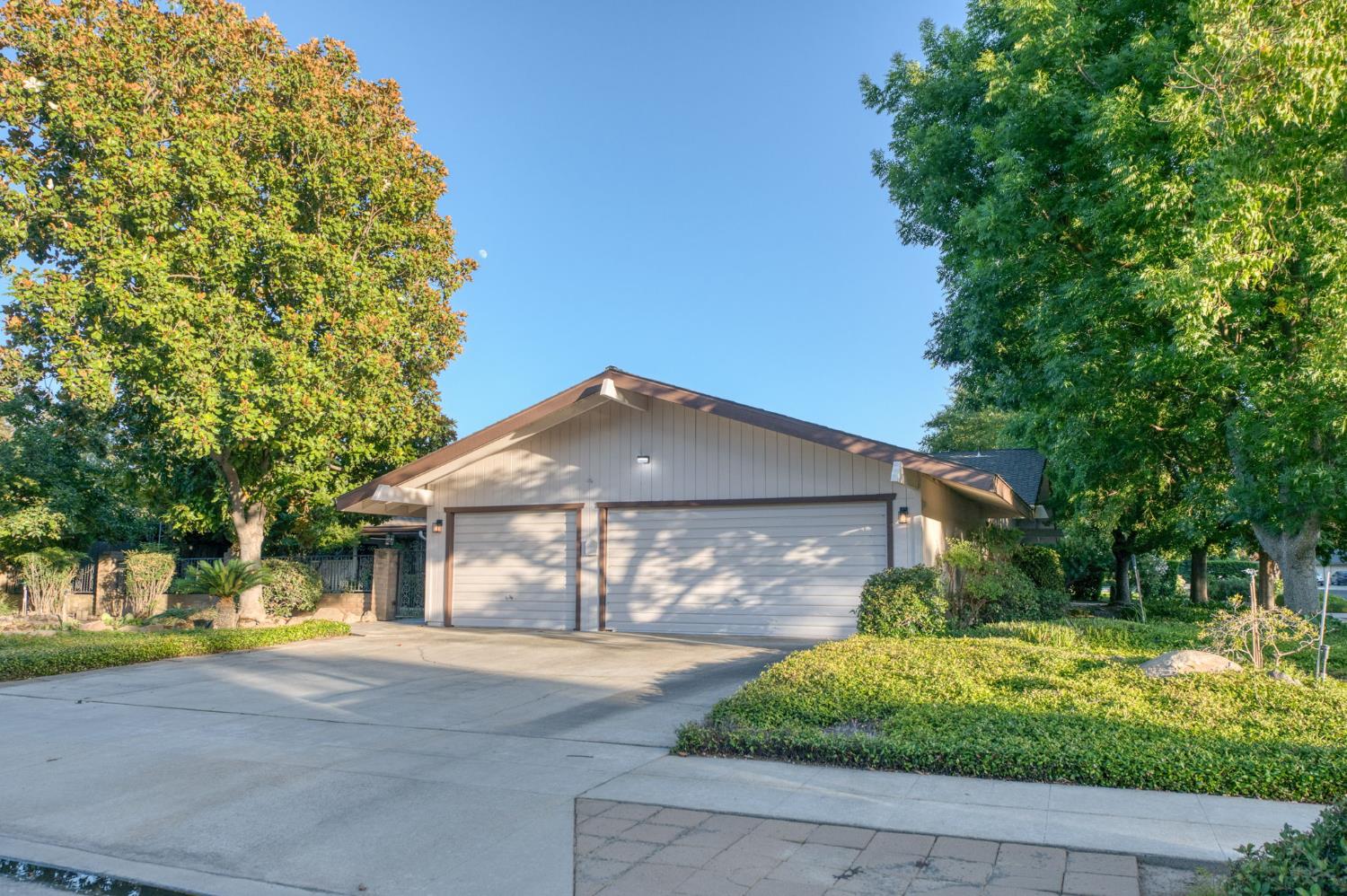 1611 W Mesa Ave, Fresno, CA 93711