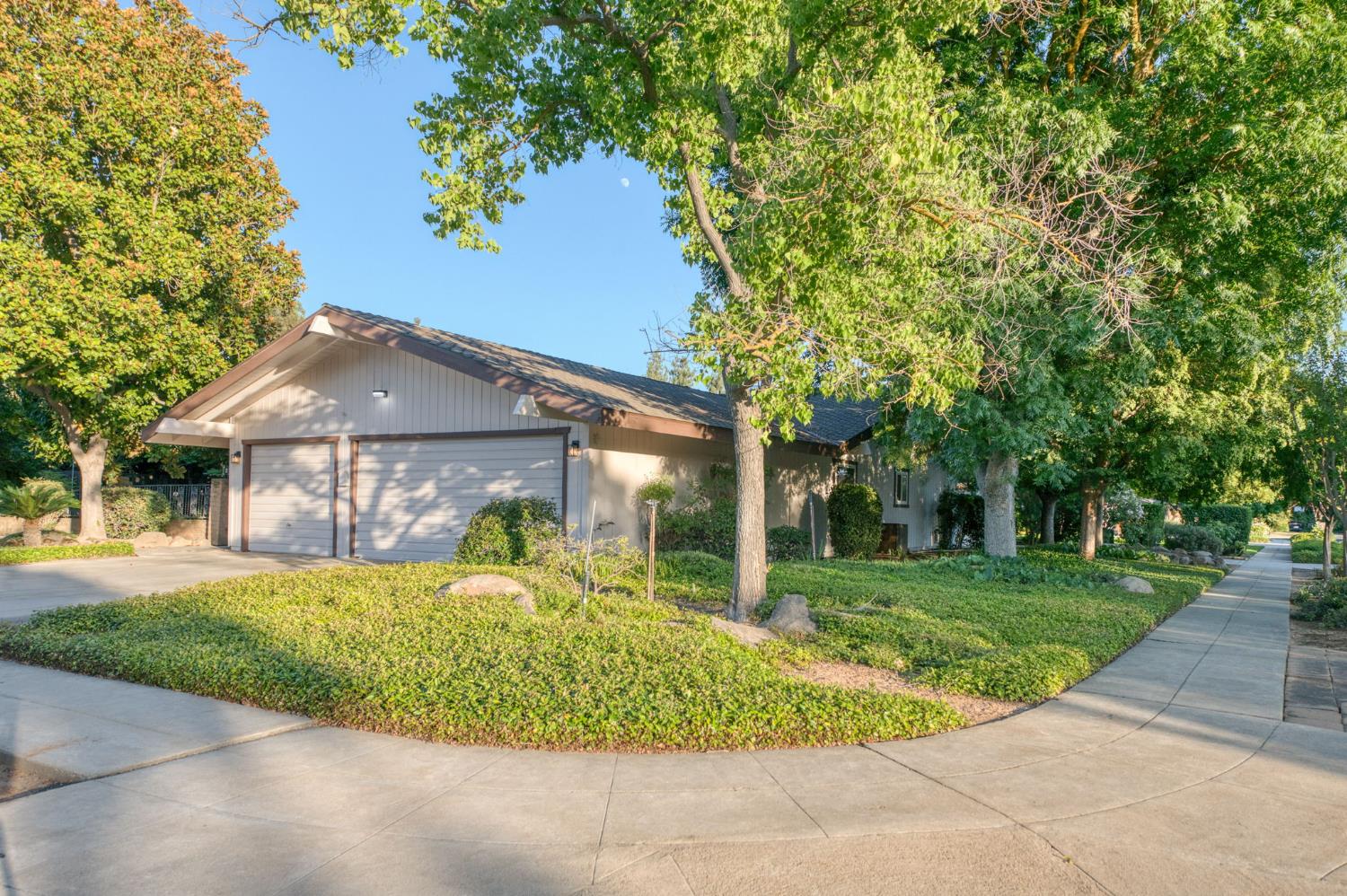 1611 W Mesa Ave, Fresno, CA 93711