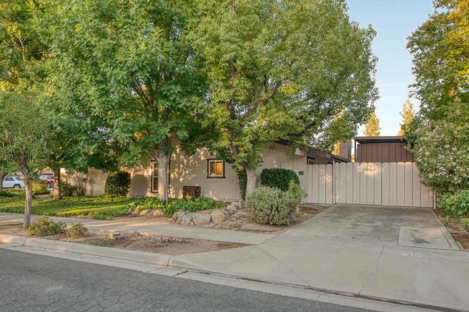 1611 W Mesa Ave, Fresno, CA 93711